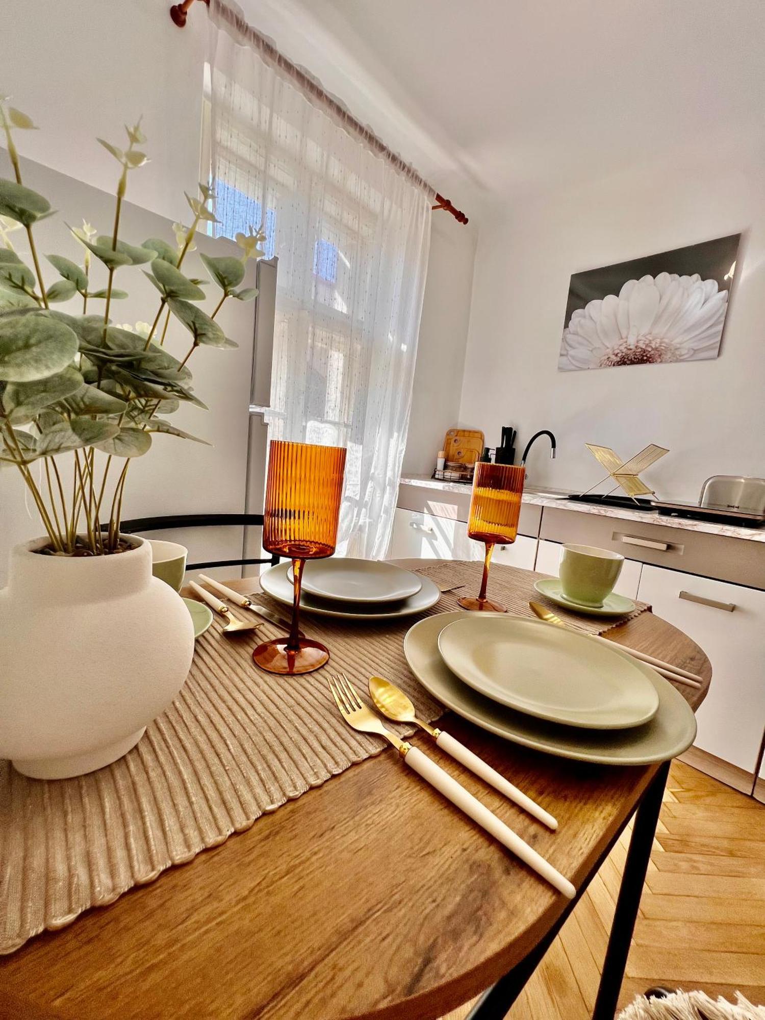 Old Town City Center Apartments Brasov Luaran gambar