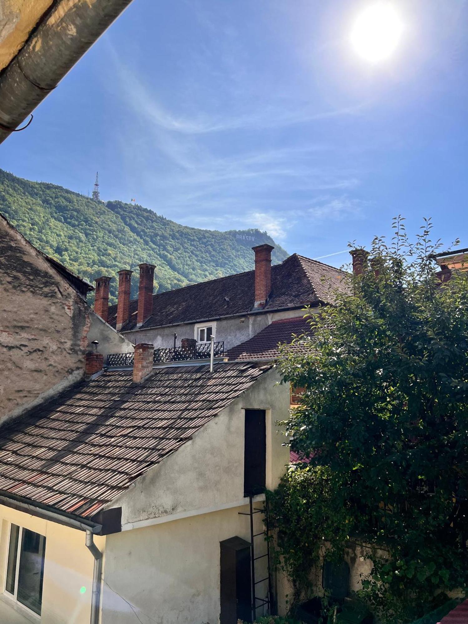 Old Town City Center Apartments Brasov Luaran gambar