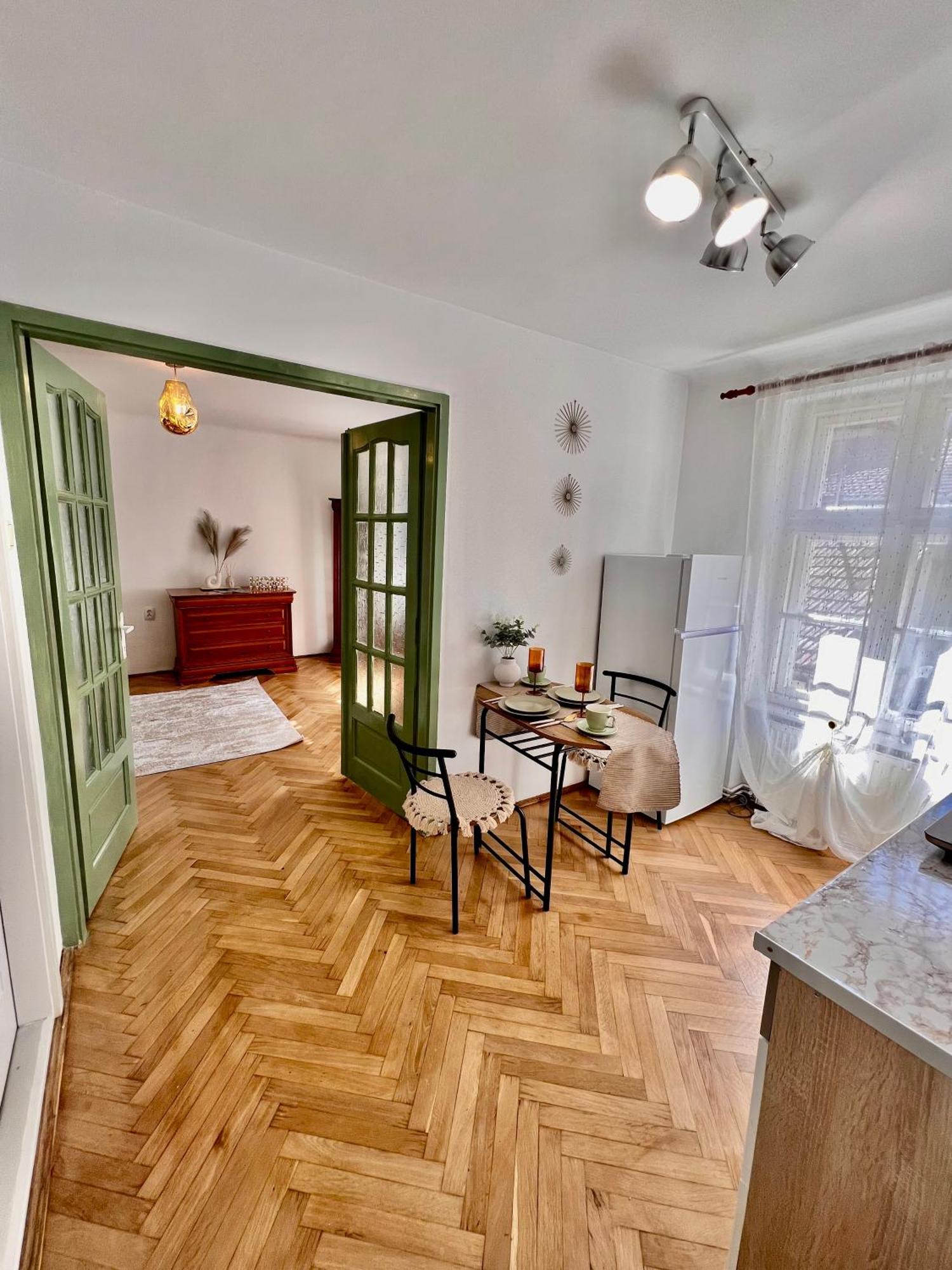 Old Town City Center Apartments Brasov Luaran gambar
