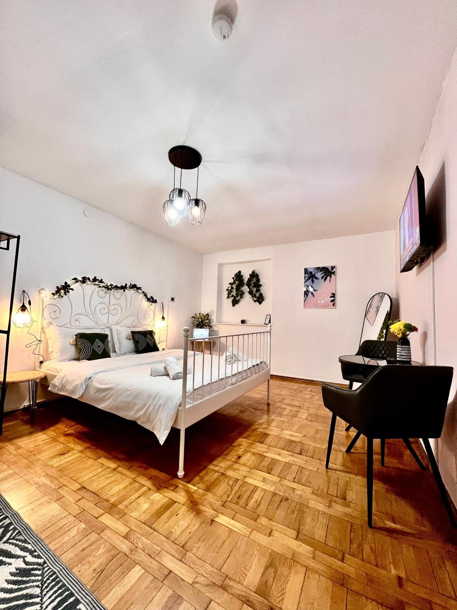 Old Town City Center Apartments Brasov Luaran gambar
